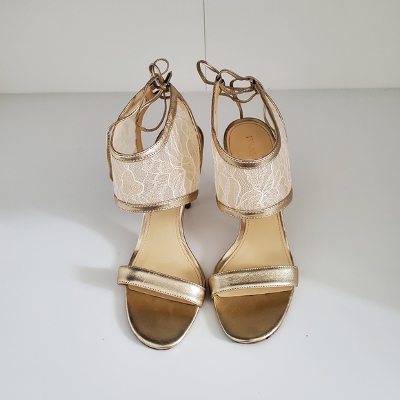 Ivanka Trump gold lace sandals, size 7 - Picture 3 of 3